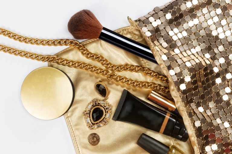 purse with beauty items