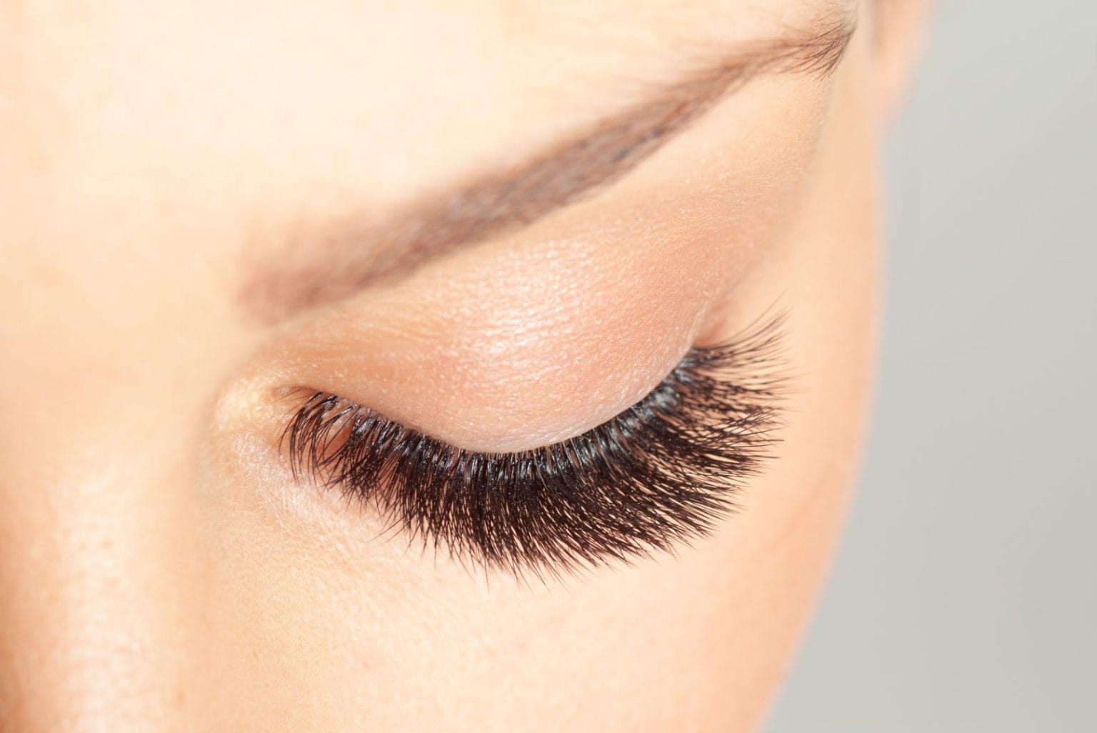 Ar Your Eyelash Extensions Falling Out? 3 Tips to Avoid Lash Extensions