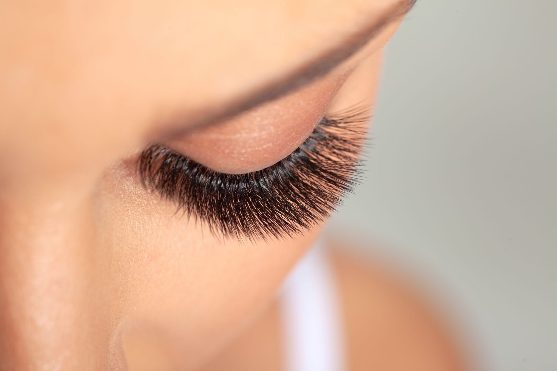 Can Vaseline Remove Lash Extensions At Home?